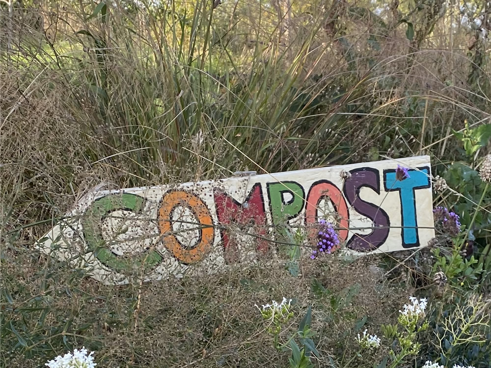 Painted sign saying 'Compost'